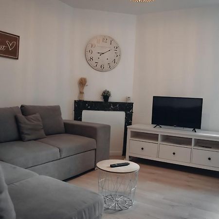 Superbe Appartement Avec Terrasse Au Calme Ernee Екстер'єр фото