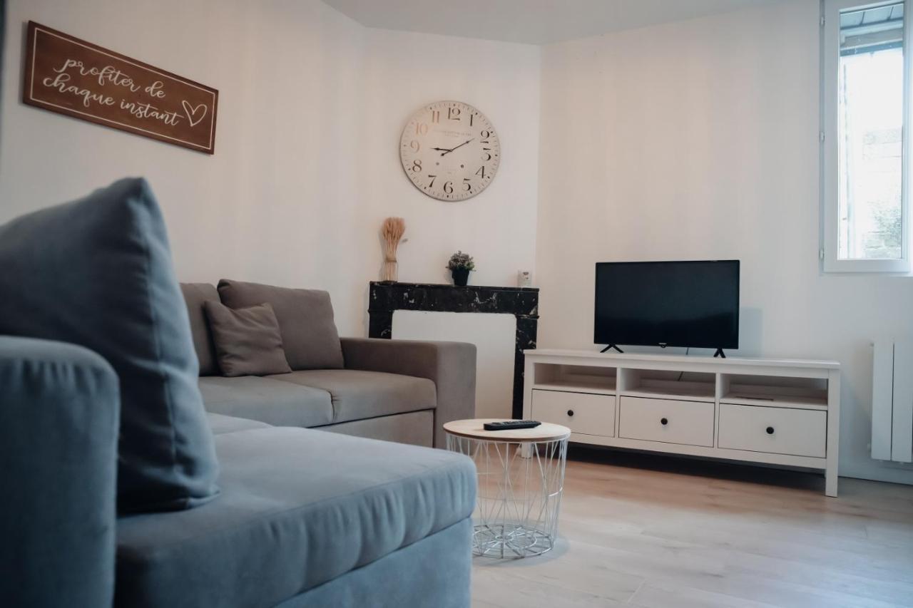Superbe Appartement Avec Terrasse Au Calme Ernee Екстер'єр фото
