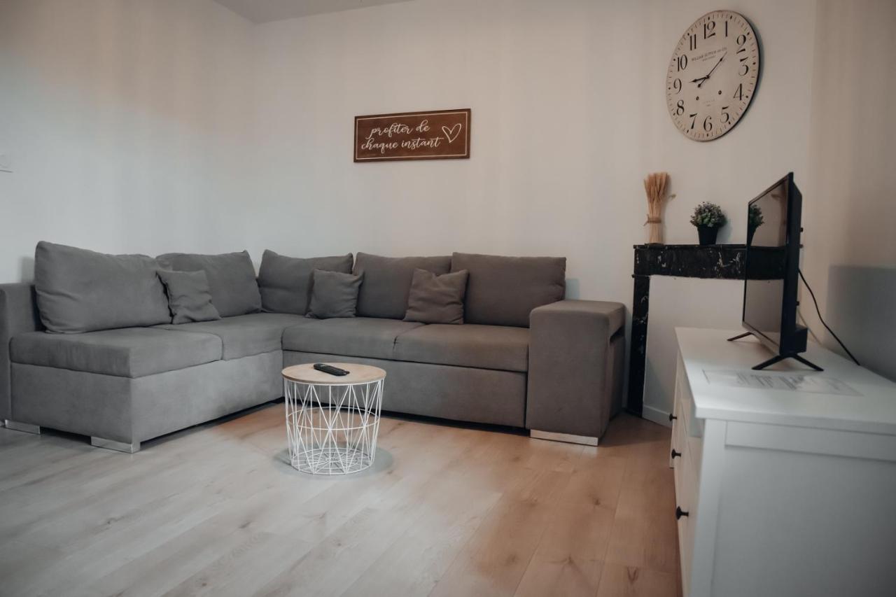 Superbe Appartement Avec Terrasse Au Calme Ernee Екстер'єр фото