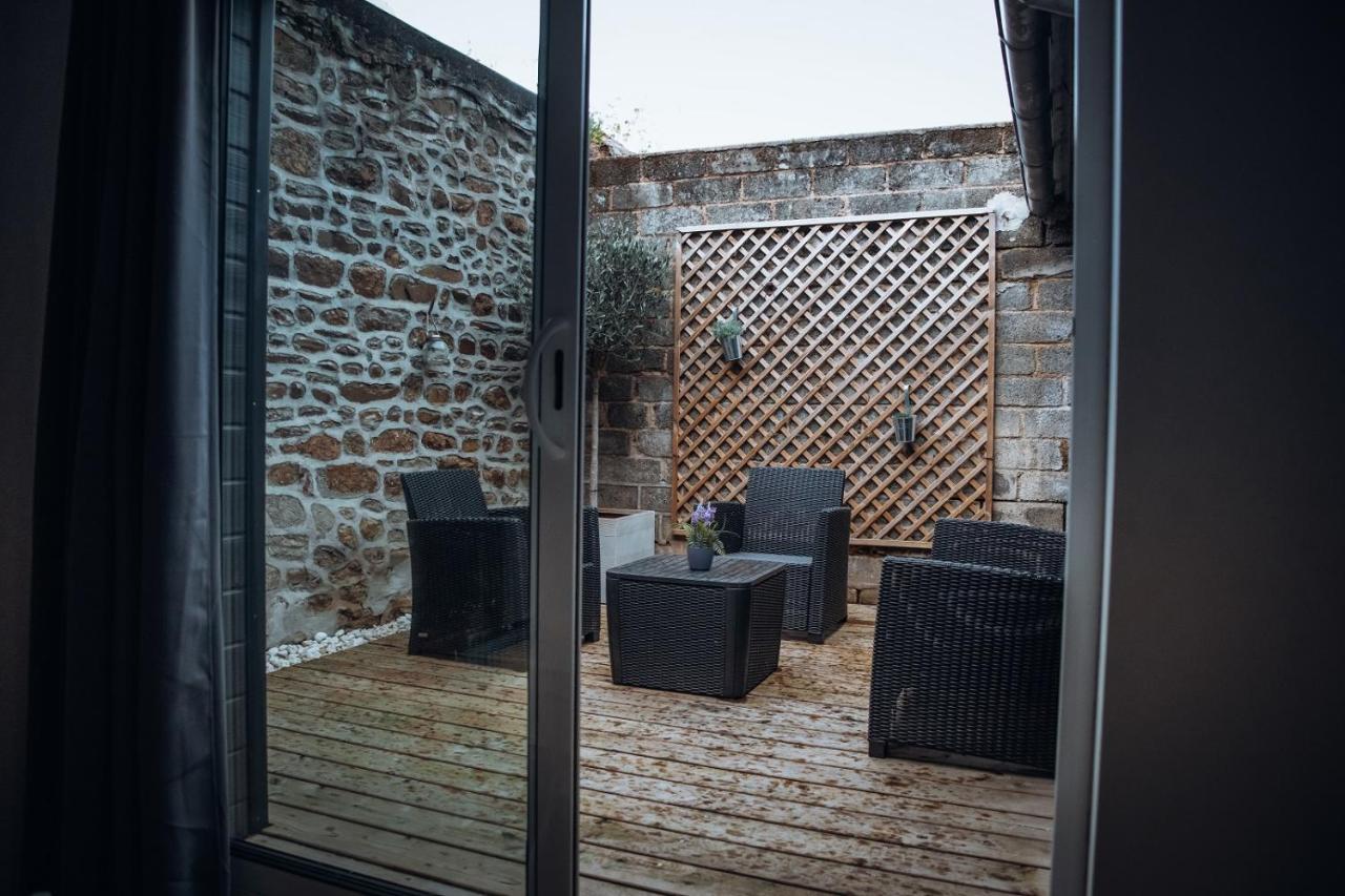 Superbe Appartement Avec Terrasse Au Calme Ernee Екстер'єр фото